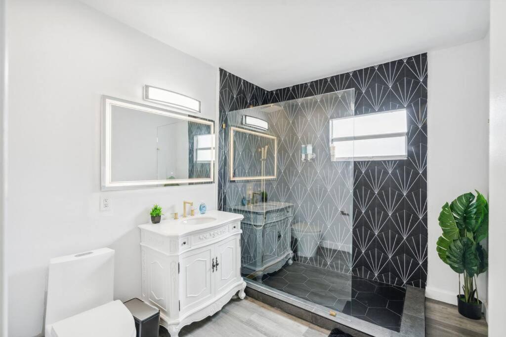 New! Havana Nights Villa ! Walk To Calle Ocho! Miami Exterior photo