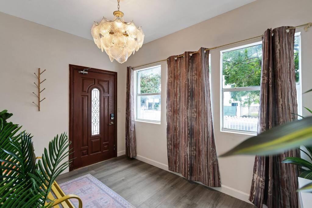 New! Havana Nights Villa ! Walk To Calle Ocho! Miami Exterior photo